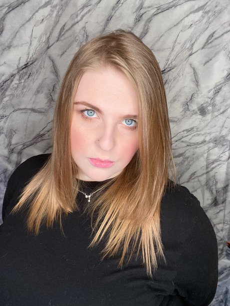 Princess Emily Findom naked pornstar pictures