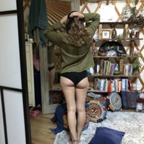 Nicolle Love porn star galleries