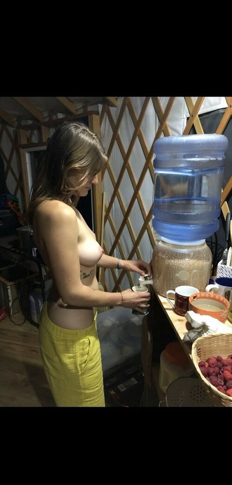 Nicolle Love free star pic