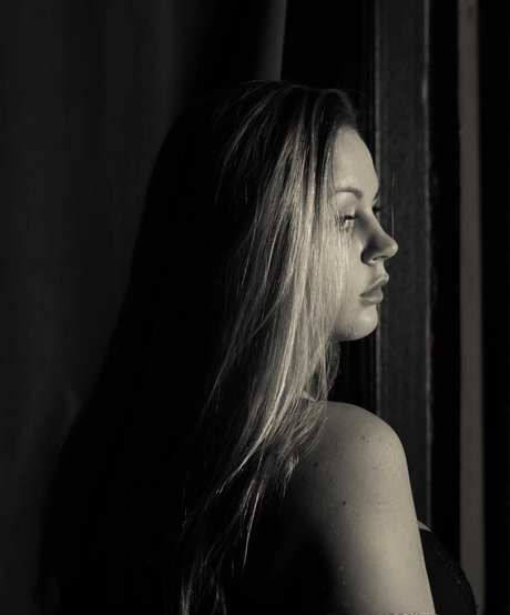 Holly Garner hot model pic