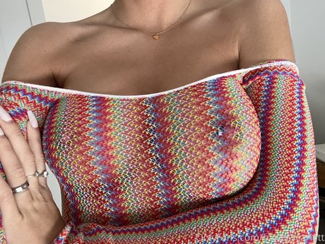 Bailey Scarlett erotic model img