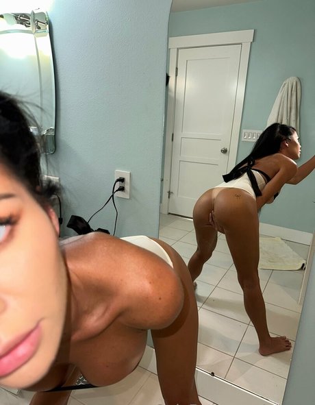 Peyzki naked pornstar gallery