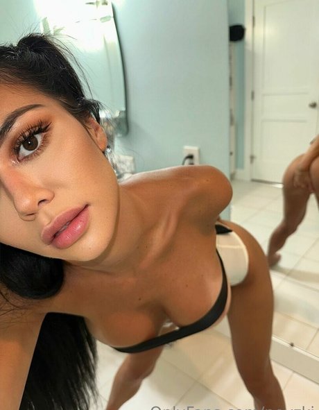 Peyzki free model pic