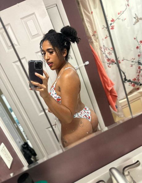 Marti Belle erotic pornstar img