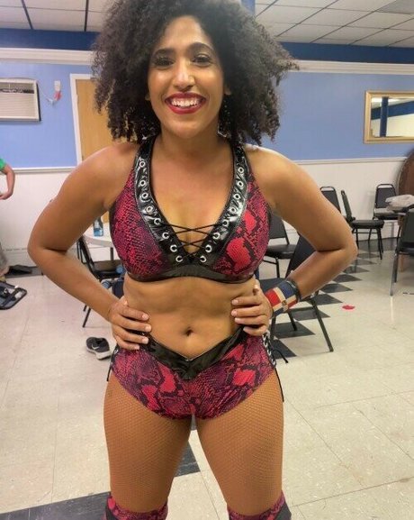 Marti Belle sexy model gallery