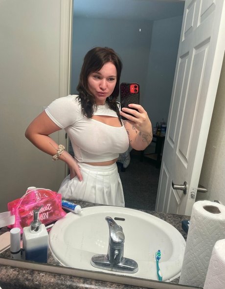 Zoie Burgher sexy actress pic