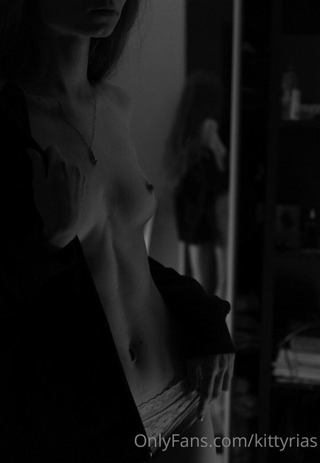 kittyrias hot star pic