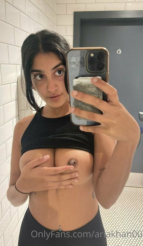 Aria Khan star beautiful pics