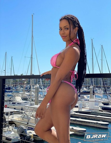 Kira Noir pornstar best pictures