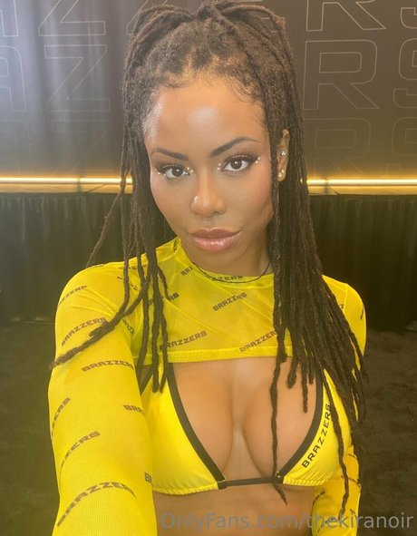 Kira Noir model pictures