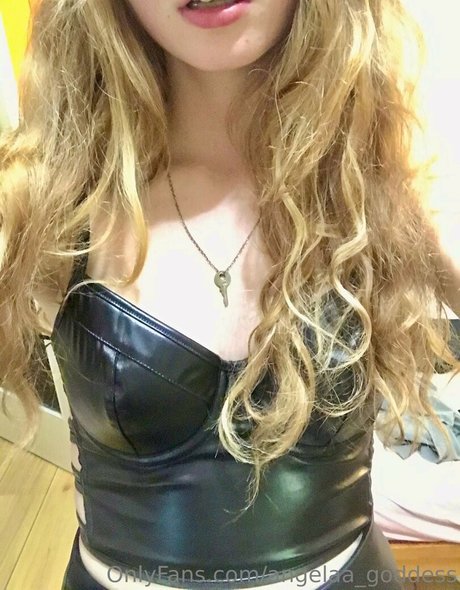 Angela Goddess pretty star pic