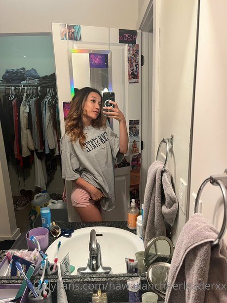 Hawaiian Cheerleader model top pictures