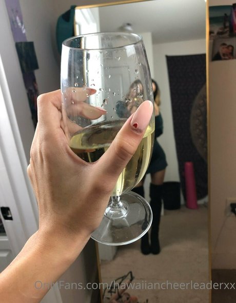 Hawaiian Cheerleader pornstar hd photos