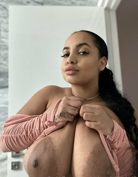 Laya_ pornstar pretty img