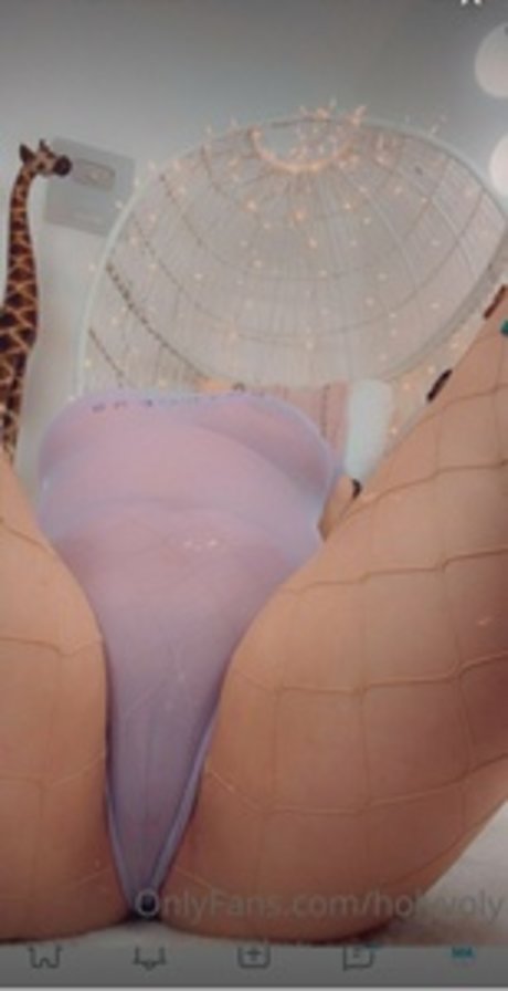 Holyyoly model image