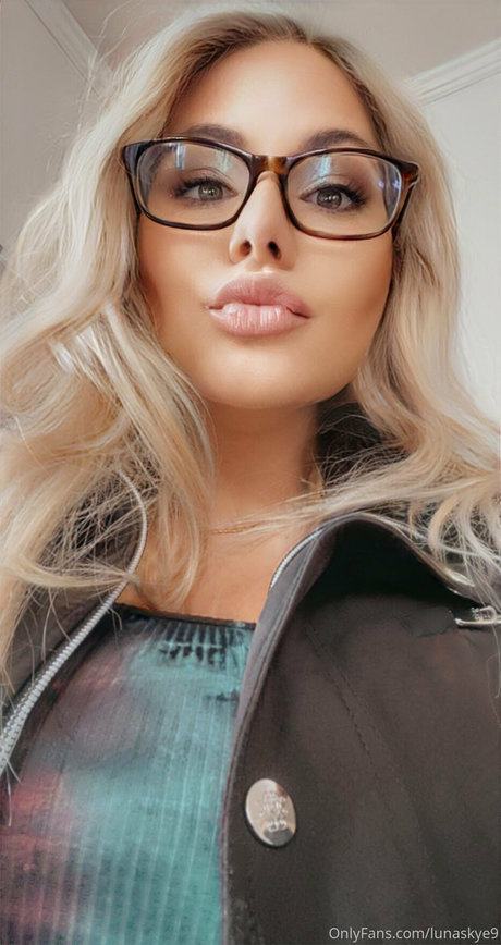 lunaskye9 pornographic actress images