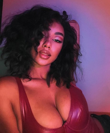 llleasy star hot images