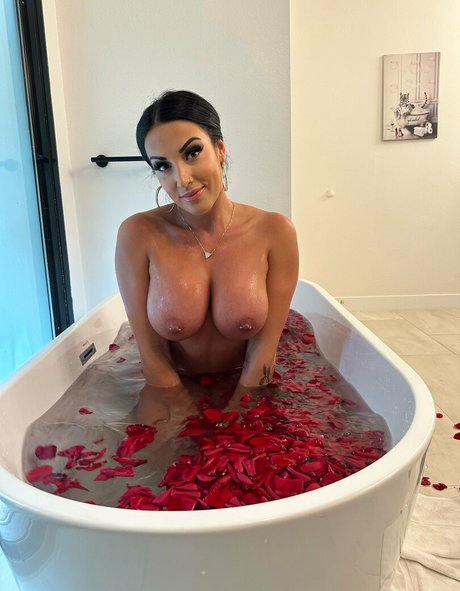 Courtney Tillia model free archive