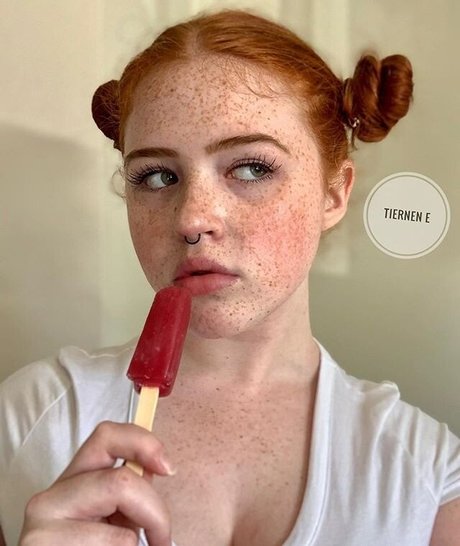 Blue Tiernen pretty model photos