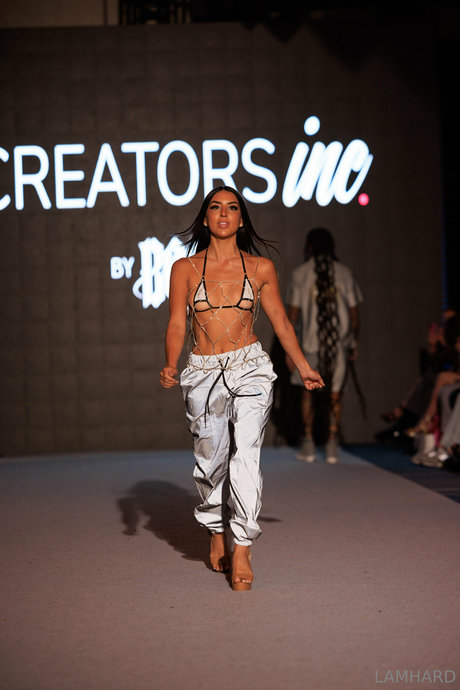 Lamhard model sexy gallery