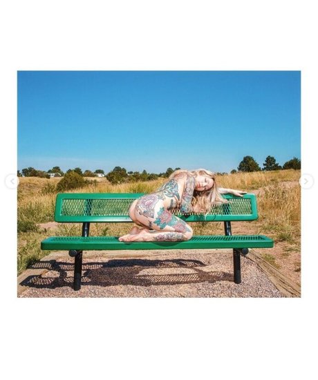 baesuicide model pornographic pictures