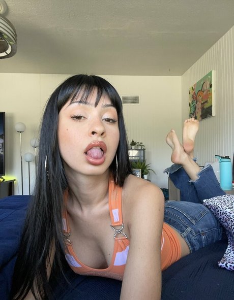 chovvder beautiful actress pics