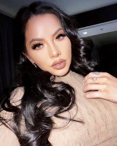 Morgan Lee nude star img