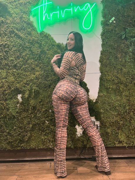 Woe Alexandra star pretty pics