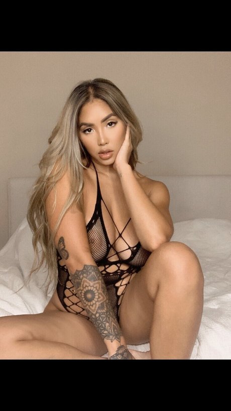 Marie Madore model art gallery