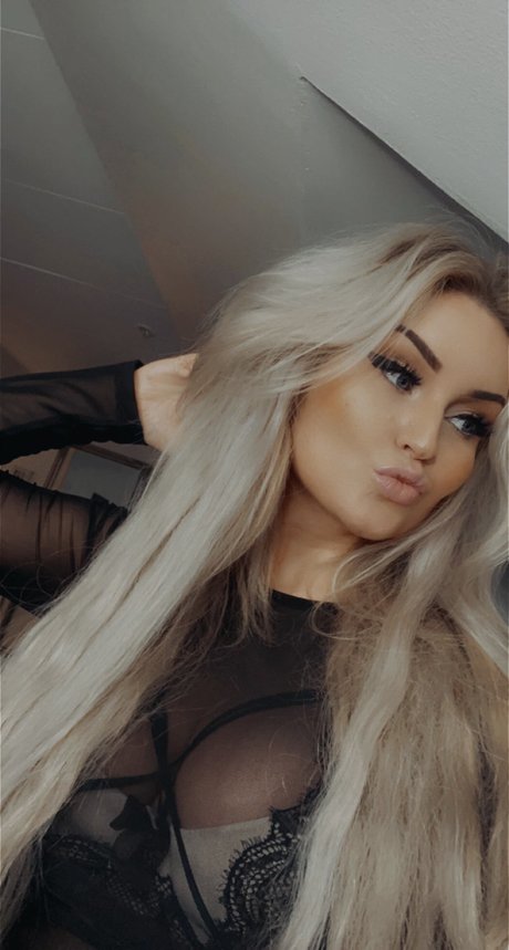 Scream Queen star high quality picture