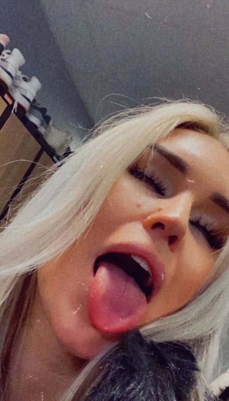 Scream Queen star nudes gallery