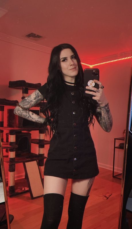 MsKILLIONAIRE pornstar nude photo