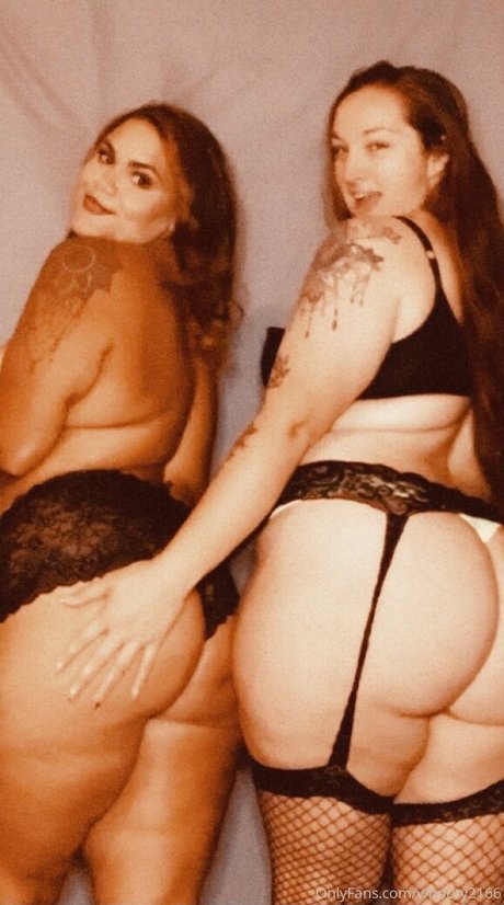 Whooty2166 star erotic photo