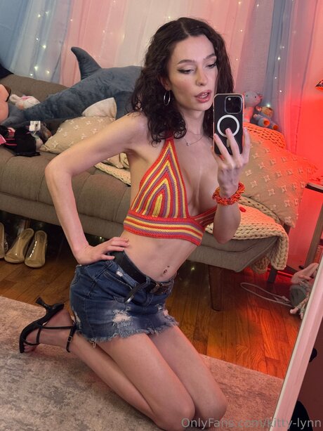 Kitty Lynn pretty pornstar image