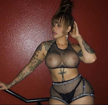 Me Gan_ erotic model pictures