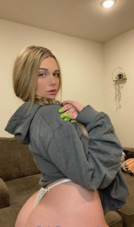 kxmmm nude model images