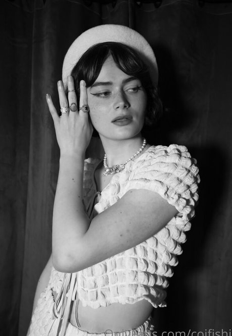 floraauclair naked star pic