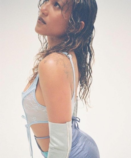 Sydney Park hot star images