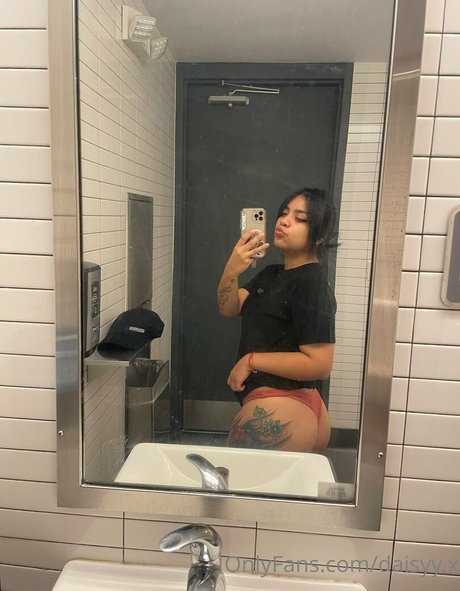 Daisyy x hot actress pictures