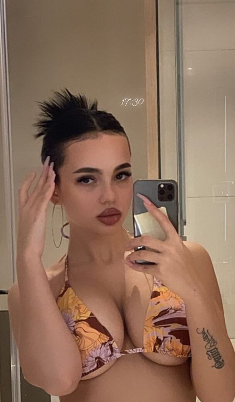 Valya Karnaval sexy actress picture