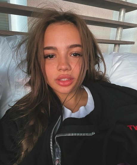 Valya Karnaval pornstar hot img