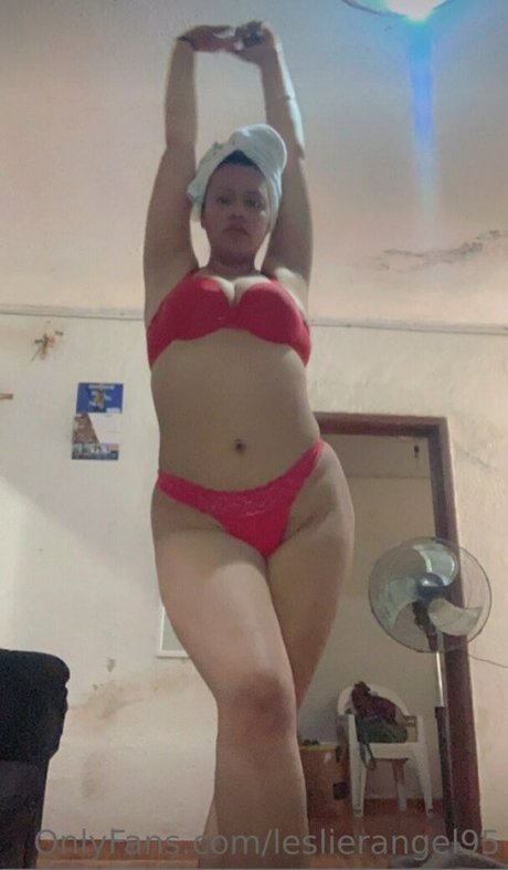 leslierangel95 model top photo