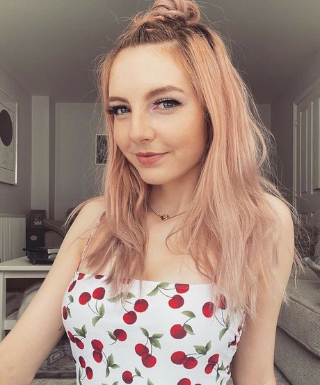 LDShadowLady star exclusive photo