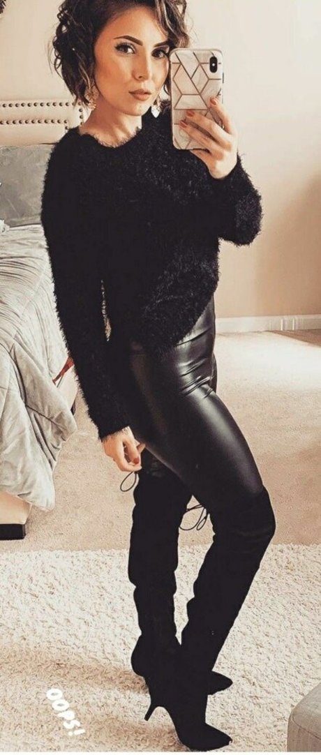 Noomi Rapace nude star photos