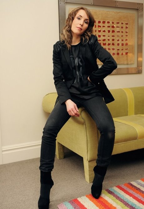 Noomi Rapace art star pics