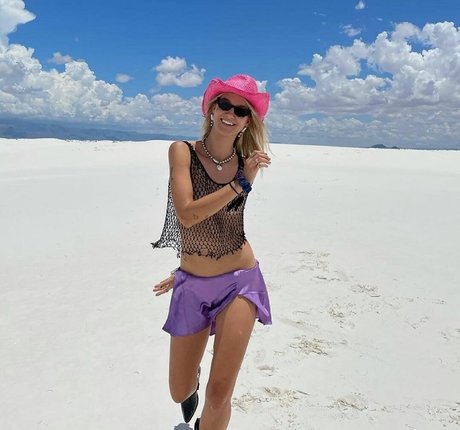 Lola Abbey xxx model images