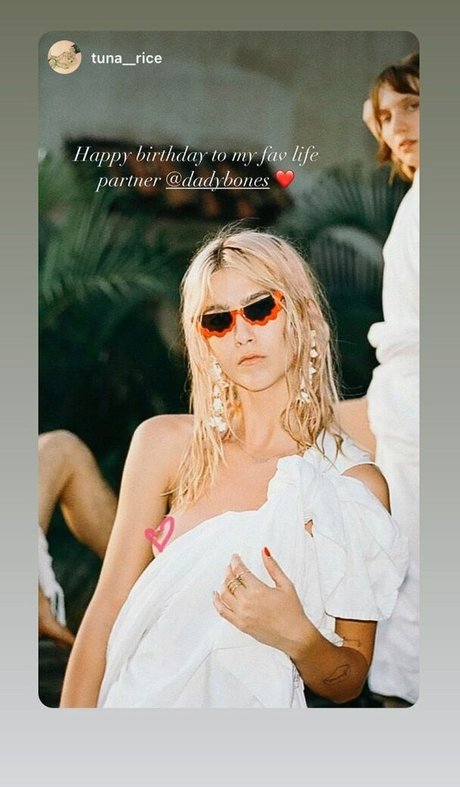 Lola Abbey art star picture