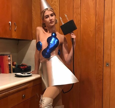 Lola Abbey model high quality pic