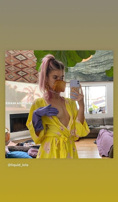 Lola Abbey hot model img