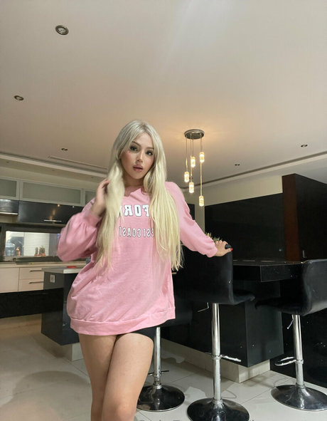 lunacatss model hot picture